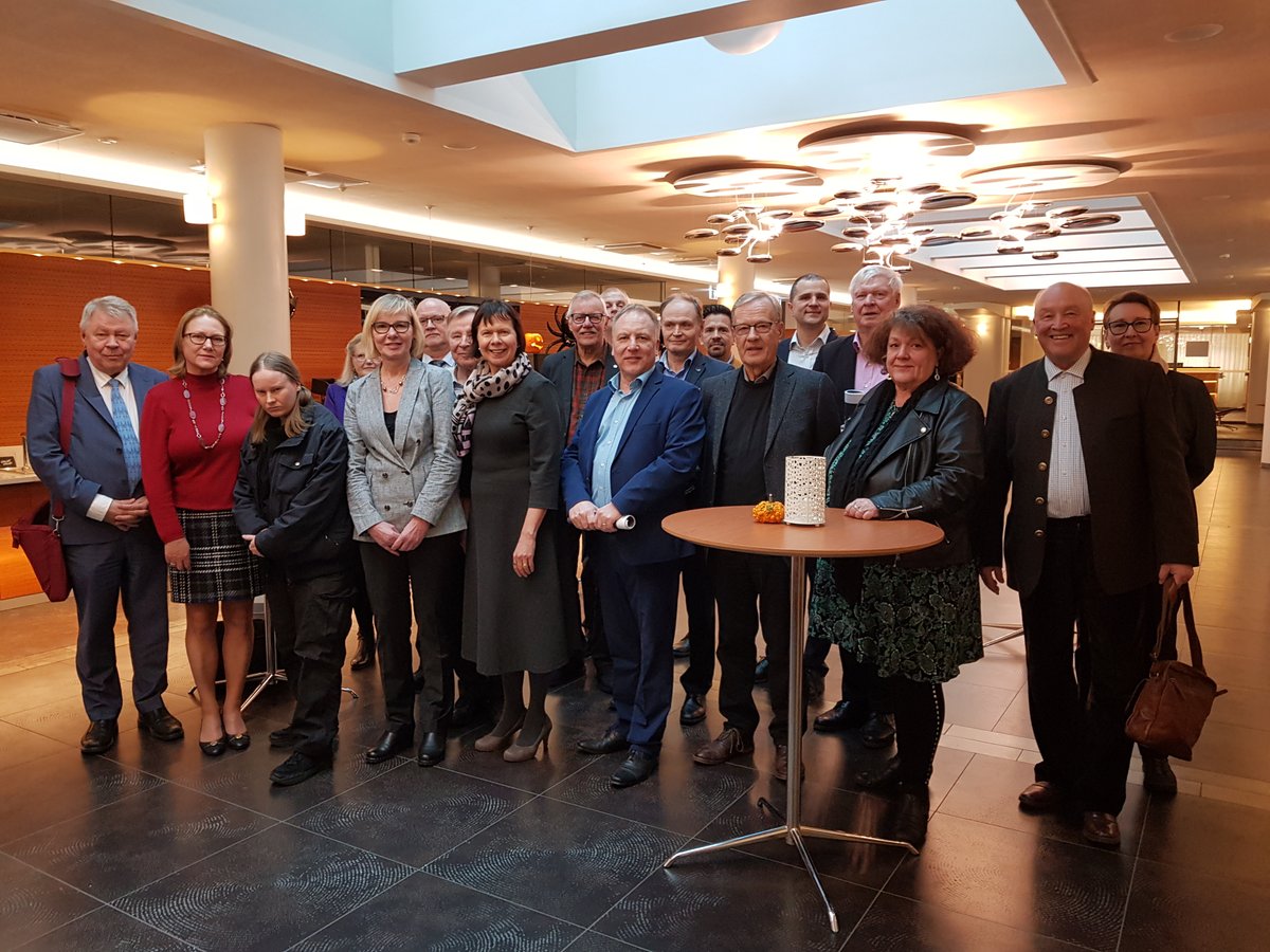 EastChamFi's tweet photo. Meillä oli ilo saada vieraaksemme Venäjän-kaupan kiltoja. Verkostoiduimme ja ideoimme yhteistyömahdollisuuksia. Kiitos pääkaupunkiseudun Venäjän Kaupan Kilta, Kymenlaakson Venäjän-kaupan kilta, Hämeen Venäjän-kaupan kilta ja Etelä-Karjalan Venäjän kauppaklubi.
#SVKK #kilta https://t.co/L1EAtZxFCd