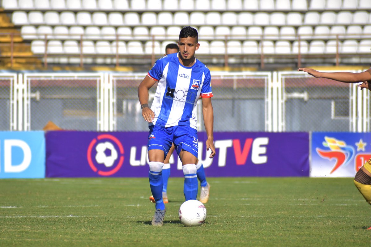 ricardoparacuto's tweet photo. @WilAguinaga10 terminó jugando como nunca antes en su carrera teniendo un rol protagónico en la máxima categoría. Disputó 𝟮𝟭🏃 partidos de la fase de grupos. En 𝟭𝟴 fue titular 📋. Sus 𝟲 G⚽LES y 𝟮 asistencias 🏹 contribuyeron a que @HnosColmenarez clasificará a fase final. https://t.co/U6YEAFHH18