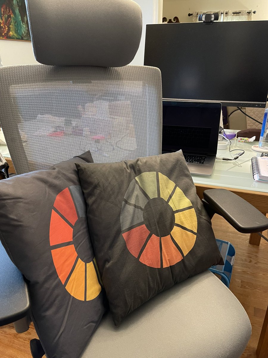 jillydidit's tweet photo. Recently, I was finally able to get stuff that had been pandemic trapped at my office for 2 years... most of it turned out to be junk (like why in the world did I have this at my desk??!!), but so glad to have these guys back!! #litmuslive #LitmusLive2021 https://t.co/PqZT9kmS2f