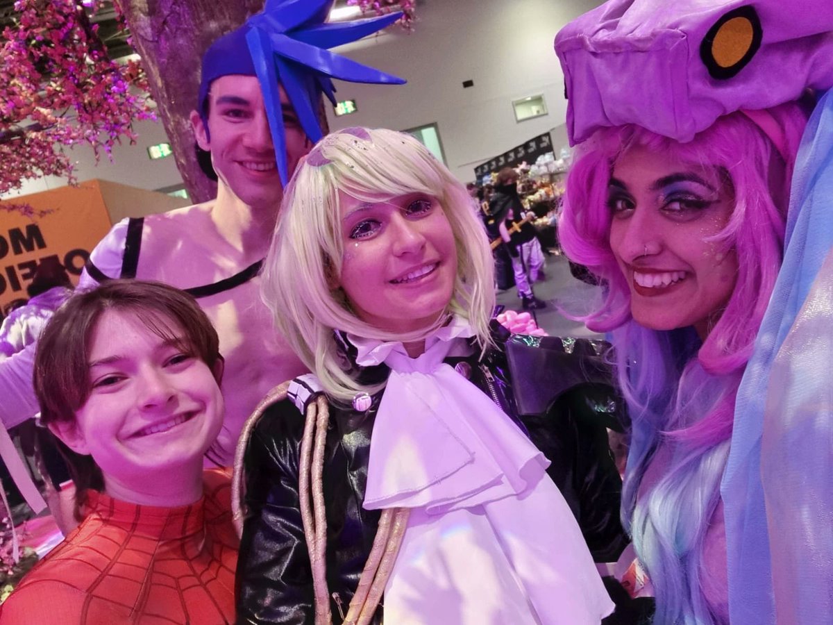 CochCap's tweet photo. Could not have asked for cooler people🥰
Fantastic Promare Cosplayers, so much joy and fun
Burnish Dragon- @bananasaurusCos
Lio- @OthrysEternal
Galo- @WritingReggie
Post tone-/LH/Ref/Praise
#MCMLondon2021
#MCMLondon #MCMComicCon #CosplayFriends #Promare #TriggerStudios #Burnish https://t.co/c3rseSJyUg