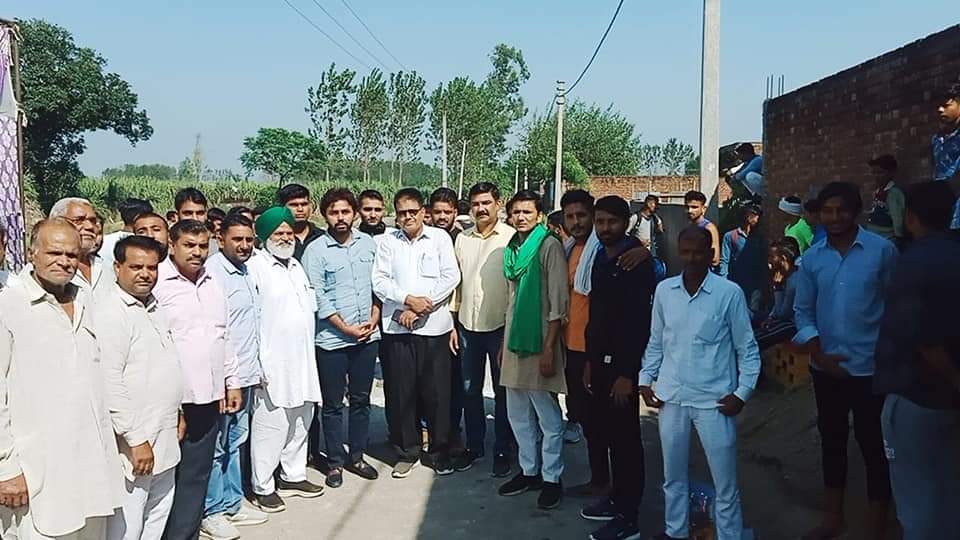 MontyChRLD's tweet photo. *भाजपा सरकार में किसान मजदूर हर छोटे वर्ग के व्यापारी परेशान है -- लतेश बिधुड़ी*
आज खतौली विधानसभा के गाँव जंधेड़ी में किसान मसीहा चौधरी अजित सिंह स्मृति दौड़ प्रतियोगिता का आयोजन किया गया जिसमें मुख्य रूप से रालोद युवा राष्ट्रीय उपाध्यक्ष लतेश बिधूड़ी रालोद वरिष्ठ नेता  शामिलरहे https://t.co/2GzlGNsEGX