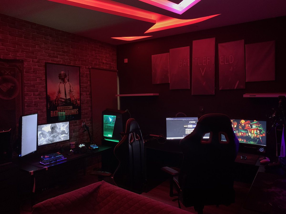 2cl's tweet image. اسف بس نظفنا الغرفه وبحلل امها