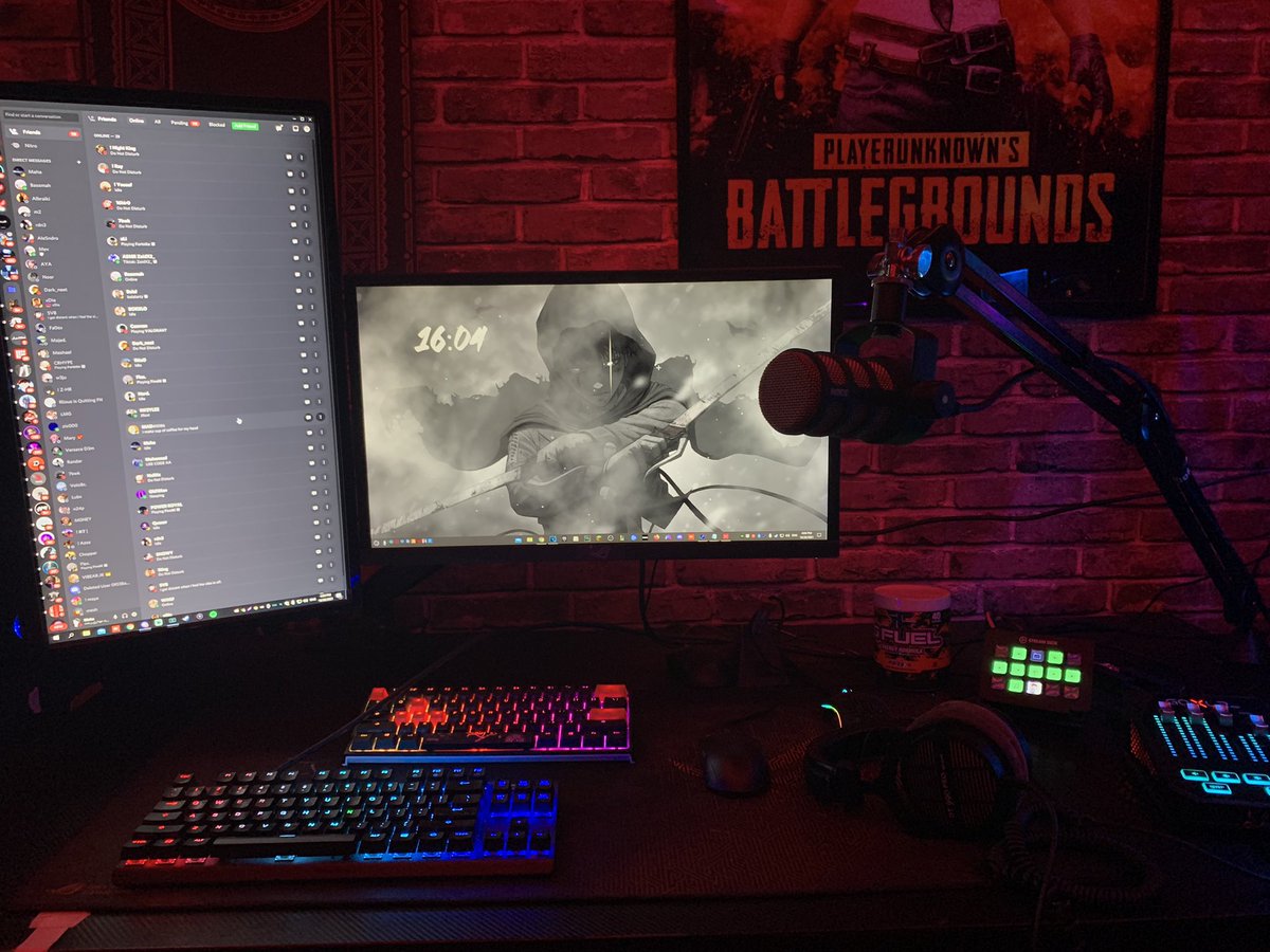 2cl's tweet image. اسف بس نظفنا الغرفه وبحلل امها