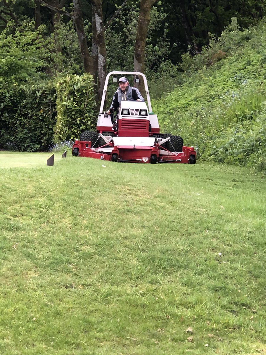 #Ventrac #4500Y tractor with the #ContourMower on demo. The Ventrac tractor has a Centre Articulating &amp; Oscillating Frame, Hydrostatic All-Wheel Drive and over 30 Attachments. 
with its #DualTyres is certified for slopes up to 30%.
<a href="/priceturfcare/">PriceTurfCare</a> <a href="/greenkeeping/">LGreen</a> <a href="/GreenkeeperMiss/">MissGreenkeeper</a>