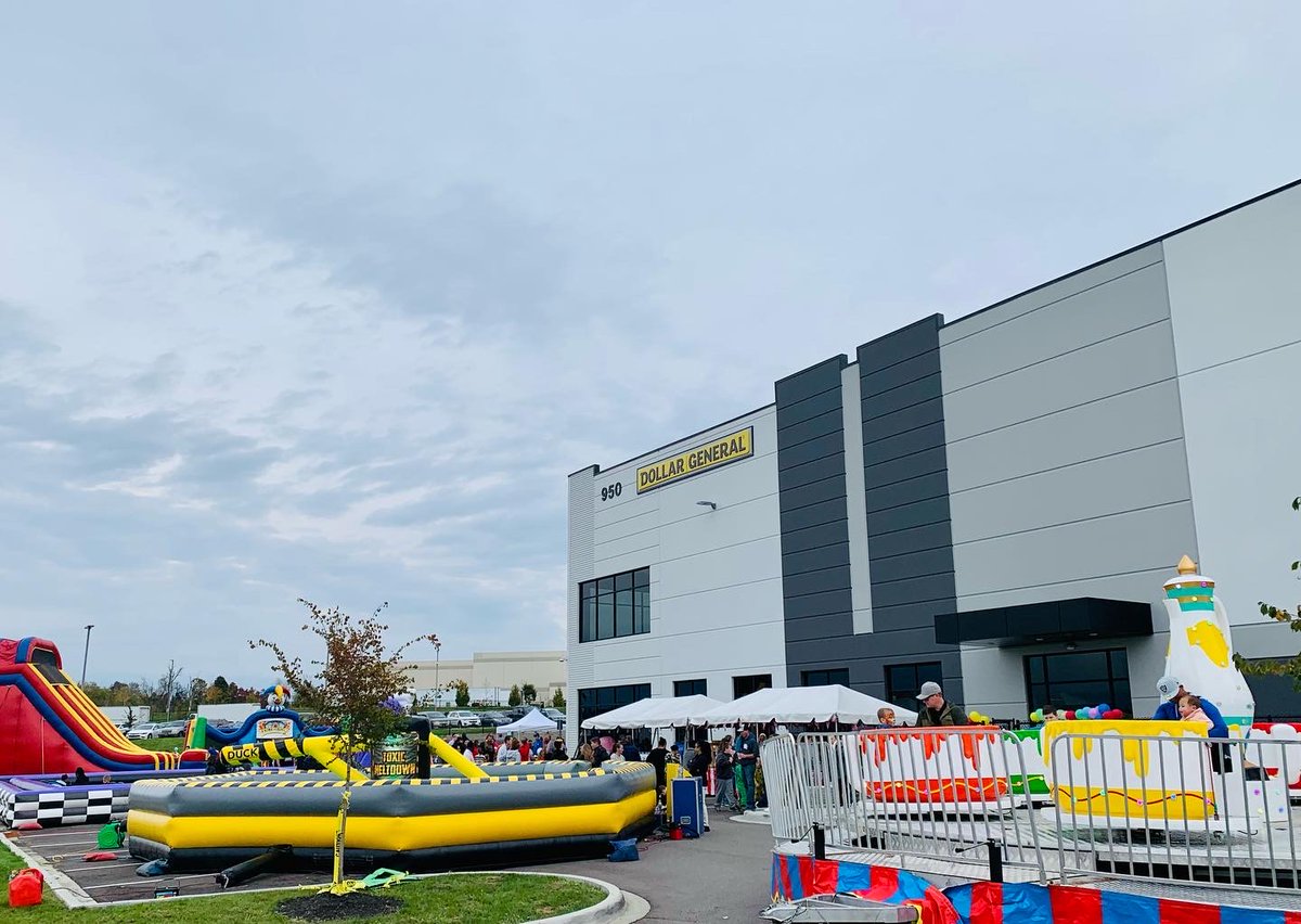 asplayzone's tweet photo. The Dollar General Company Picnic was a success! Some of our rentals that were used included Toxic Meltdown, Giant Dual Slide, Caricature Artist, Pumpkin Patch, and our Tea Cup Ride. https://t.co/iYD0UbVec5