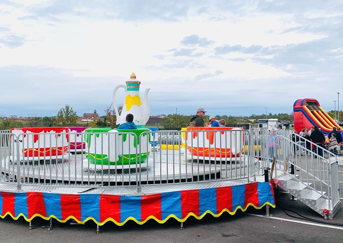 asplayzone's tweet photo. The Dollar General Company Picnic was a success! Some of our rentals that were used included Toxic Meltdown, Giant Dual Slide, Caricature Artist, Pumpkin Patch, and our Tea Cup Ride. https://t.co/iYD0UbVec5