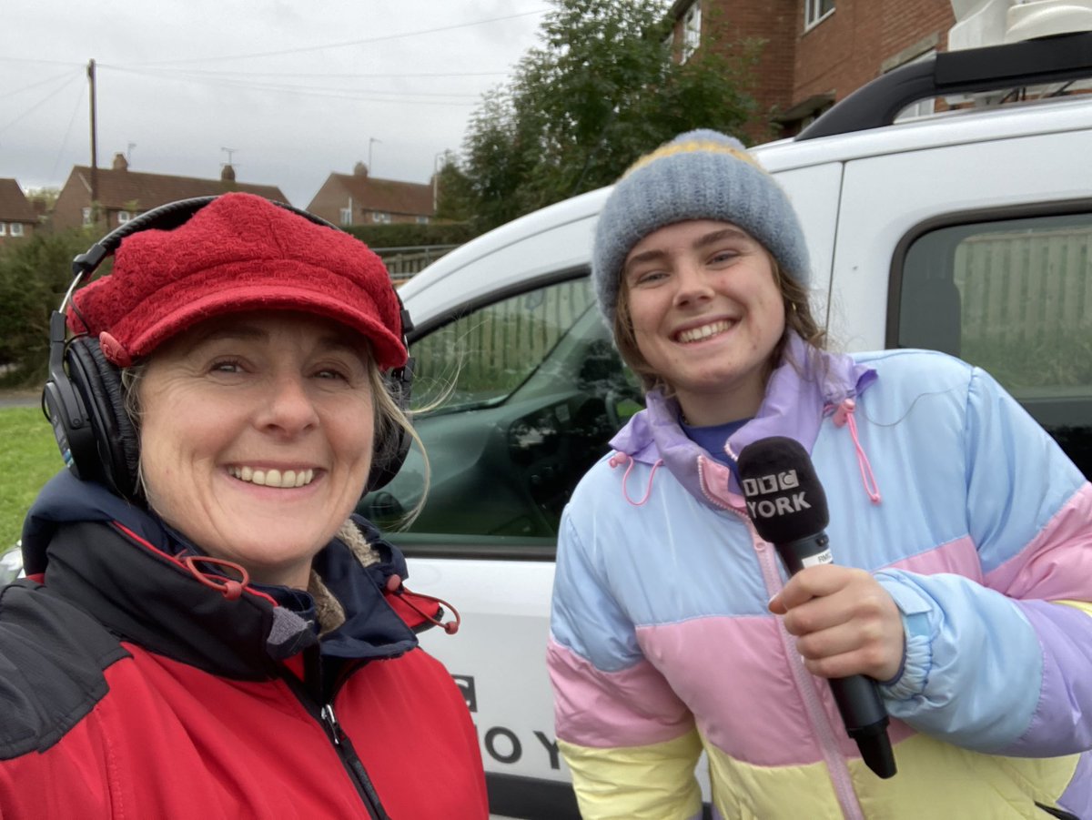 JuliaLewisNY's tweet photo. Surprising us at the @BBCYork #BigCommunityCleanUp is #GBBO’s Freya.

Freya came to help clear litter from the Dell in #Eastfield in #Scarborough.

Hear our chat on @spanswicktweets @BBCYork Wednesday morning.

🥮🍰🧁🥮🍰🧁🥮 https://t.co/td52oN94Yg