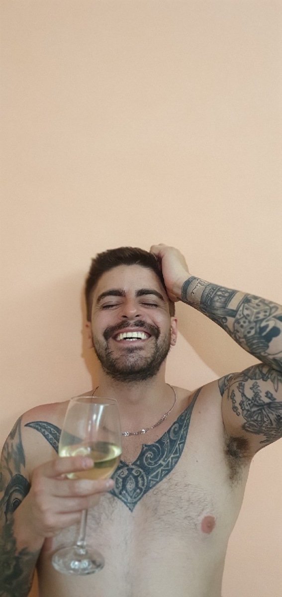 sidracaliente's tweet photo. Cansada del éxito, por?
#CHAUBRACKETS https://t.co/lYHfOvsk4F