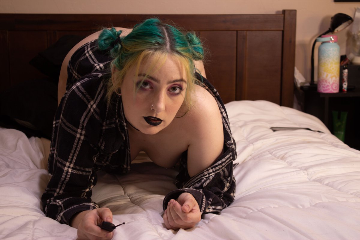 ManicMondae's tweet photo. New photos up on my sites!
link down below. https://t.co/j77OHuWWUM