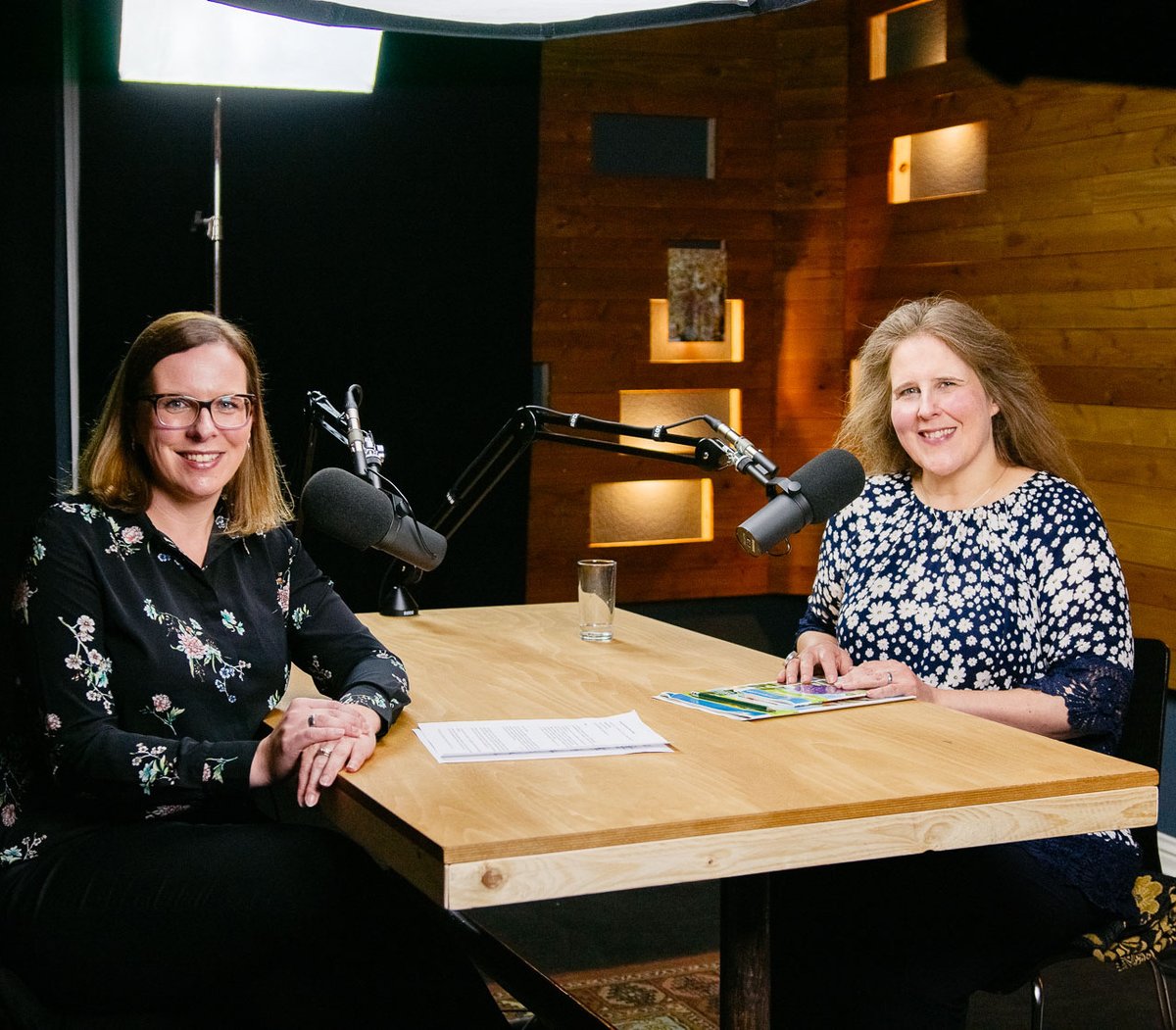 IMG_Tourismus's tweet image. 🌷🌿😍Gartenträume und historische Anlagen: Unsere aktuelle Podcastfolge zu den 50 schönsten Parks und Gärten in Sachsen-Anhalt gibt es hier: echtschoensachsenanhalt.de/podcast/ mit Felicitas Remmert (rechts) vom Gartenträume-Netzwerk (auch auf Spotify und Co. zum Nachhören)