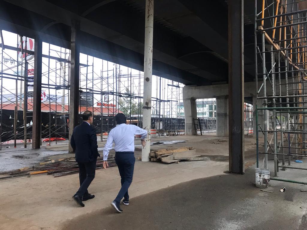 MartinOrozcoAgs's tweet photo. Buenos días amigas y amigos.
Hoy por la mañana hicimos un recorrido por el distribuidor vial Pulgas Pandas, para supervisar los avances y ver los últimos detalles de construcción.
Estamos a unas semanas de abrir la parte superior y consolidar el proyecto de #FlujoContinuo. https://t.co/j8OvD3UkRY