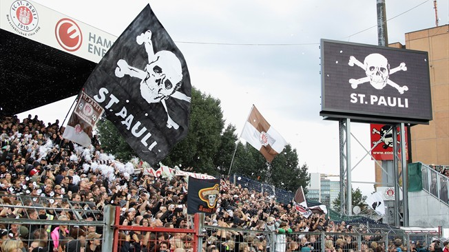 TorresErwerle's tweet photo. Su logo es una calavera, y se los apoda “piratas”. El mote viene de que en el Mar del Norte, donde se ubicaba el puerto de la ciudad (lugar en el que trabajaban los fundadores del club), había muchos piratas. https://t.co/5uZsdLf4fX