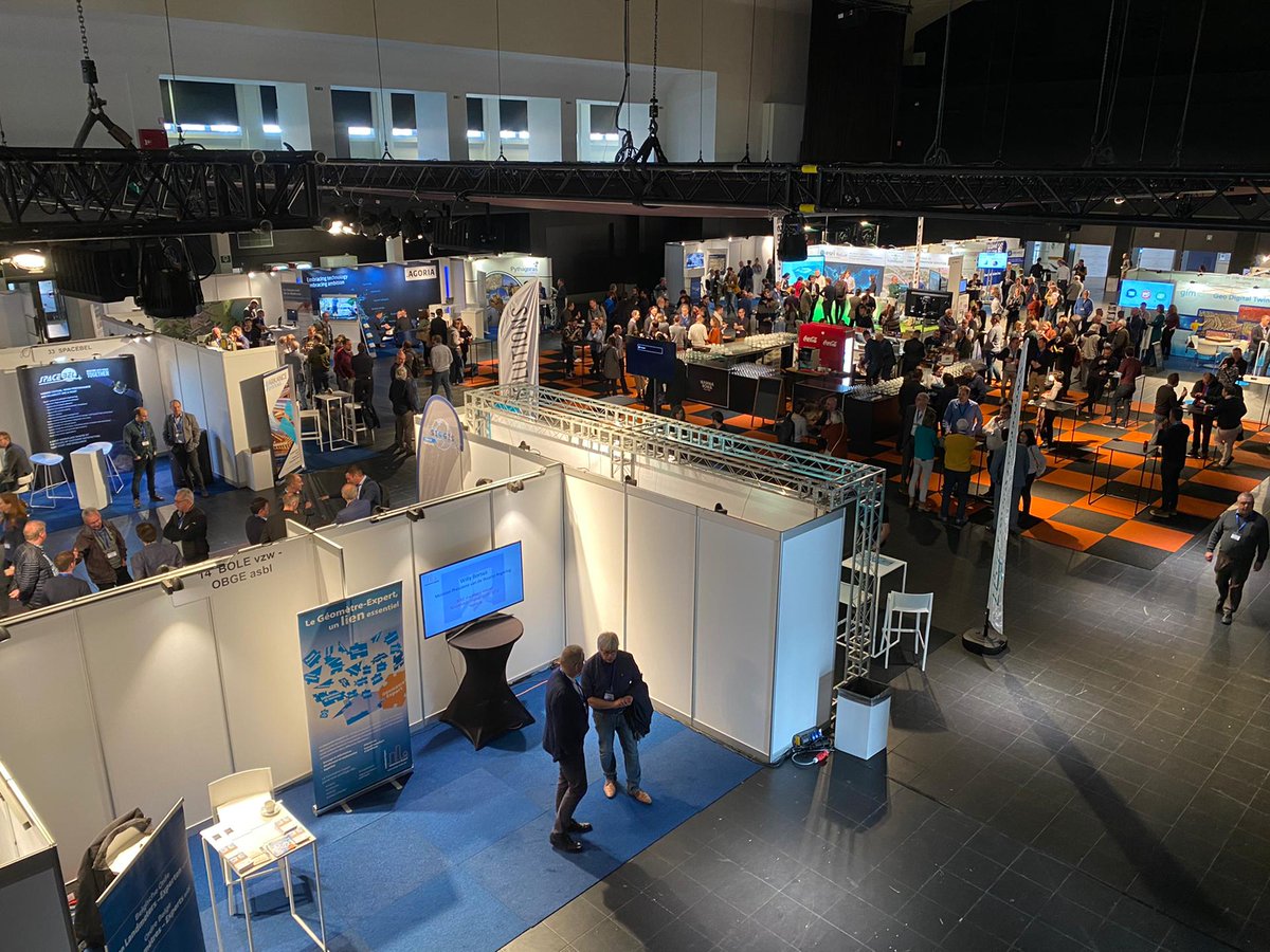BeGeo2021's tweet photo. Netwerken op zijn best #begeo2021 #begeo21 https://t.co/Qp8kTRuaTn