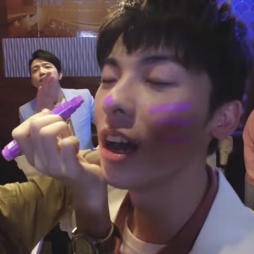 scream2cat's tweet photo. 허광한 뚜렷한 강아지 얼굴인데 고양이 수염 그려놓으니까 진심 스윗리를키리ㅠ같애....  너무 귀여워!!! https://t.co/sfc75Sk7sV