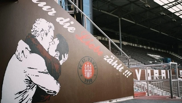TorresErwerle's tweet photo. Otro detalle es que en 2002, los hinchas protestaron y lograron cancelar una publicidad de la revista Maxim. Mediante una organización, los fans controlan que la publicidad no sea invasiva ni contra sus valores. En este caso, el motivo fue que se veía a la mujer como un objeto. https://t.co/iZU7fNFxCr