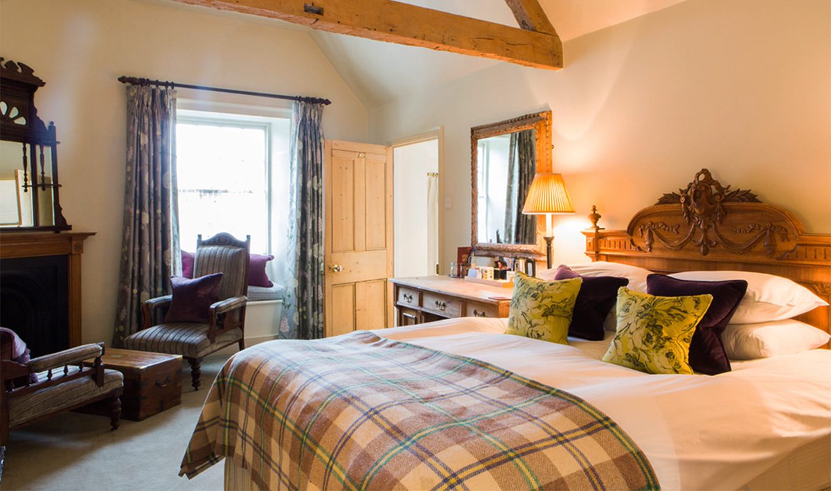theGreatWestWay's tweet photo. Escape the Everyday with a stay at Woolley Grange Hotel just outside Bradford on Avon this winter ➡️ https://t.co/UERksHohDD

#EscapeTheEveryday #GreatWestWay @WoolleyGHotel https://t.co/uPfFxz5lGN
