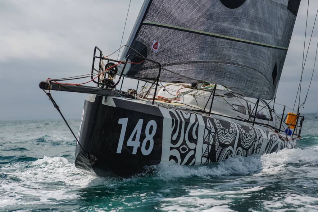 Les skippers FullSave vont concourir à bord du #FullSave148, un Class40 initialement pensé par Guillaume Verdier et redesigné aux motifs maoris.

(Re)découvrez-le ici 👇
swll.to/fullsave-148

@TransatJV <a href="/LH_LeHavre/">Le Havre</a> <a href="/RegionNormandie/">Région Normandie</a> @cmtMartinique <a href="/AssoClass40/">Association Class40</a>