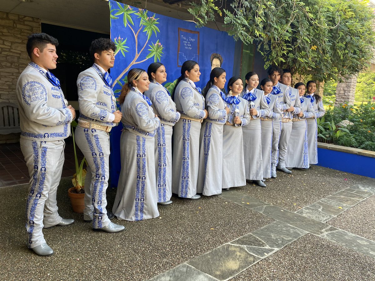 Here are some pictures of this weekends Leones and Cachorros performance at the Botanic Gardens! Big thank you to our awesome school board! CISD #mariachieducation #tradicion #castleberryisd @CastleberryFA <a href="/JairoESalazar1/">Jairo E. Salazar</a> <a href="/KennethRomo9/">Kenneth Romo</a> <a href="/LAguillonl/">Linda Aguillon</a> <a href="/mlmrtnz/">Mary Lou Martinez</a> <a href="/air_e_ella/">Ariela Martinez</a>