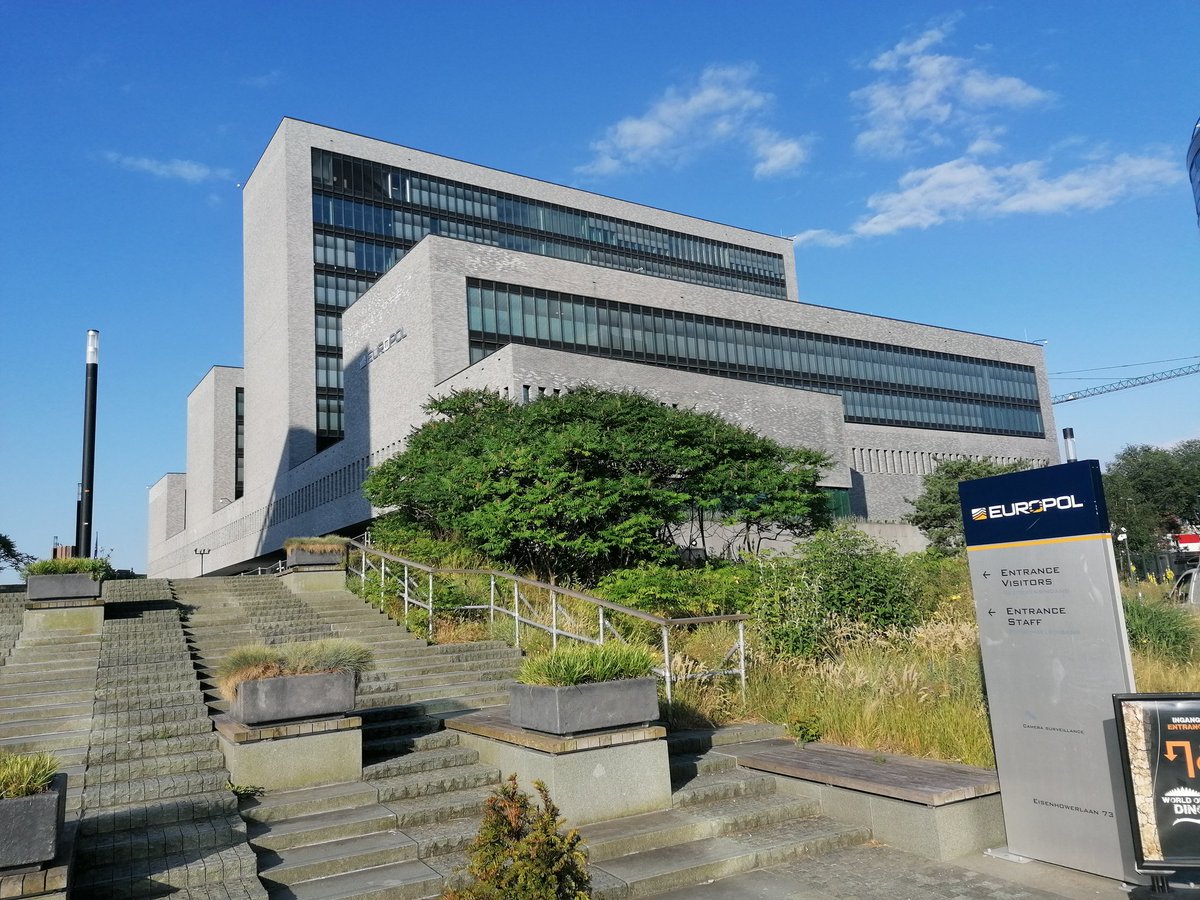 French_NEC's tweet photo. French NEC🇫🇷 is going to Europol headquarters for two days to participate to the Slovenian Presidency #PSUE NEC meeting🇸🇮.
🤝To prepare this meeting, the services of the @PoliceNationale @Gendarmerie and @douane_france involved in the #EMPACT instrument met last week.
#PFUE🇪🇺 🚔 https://t.co/o6GgNz6gy3