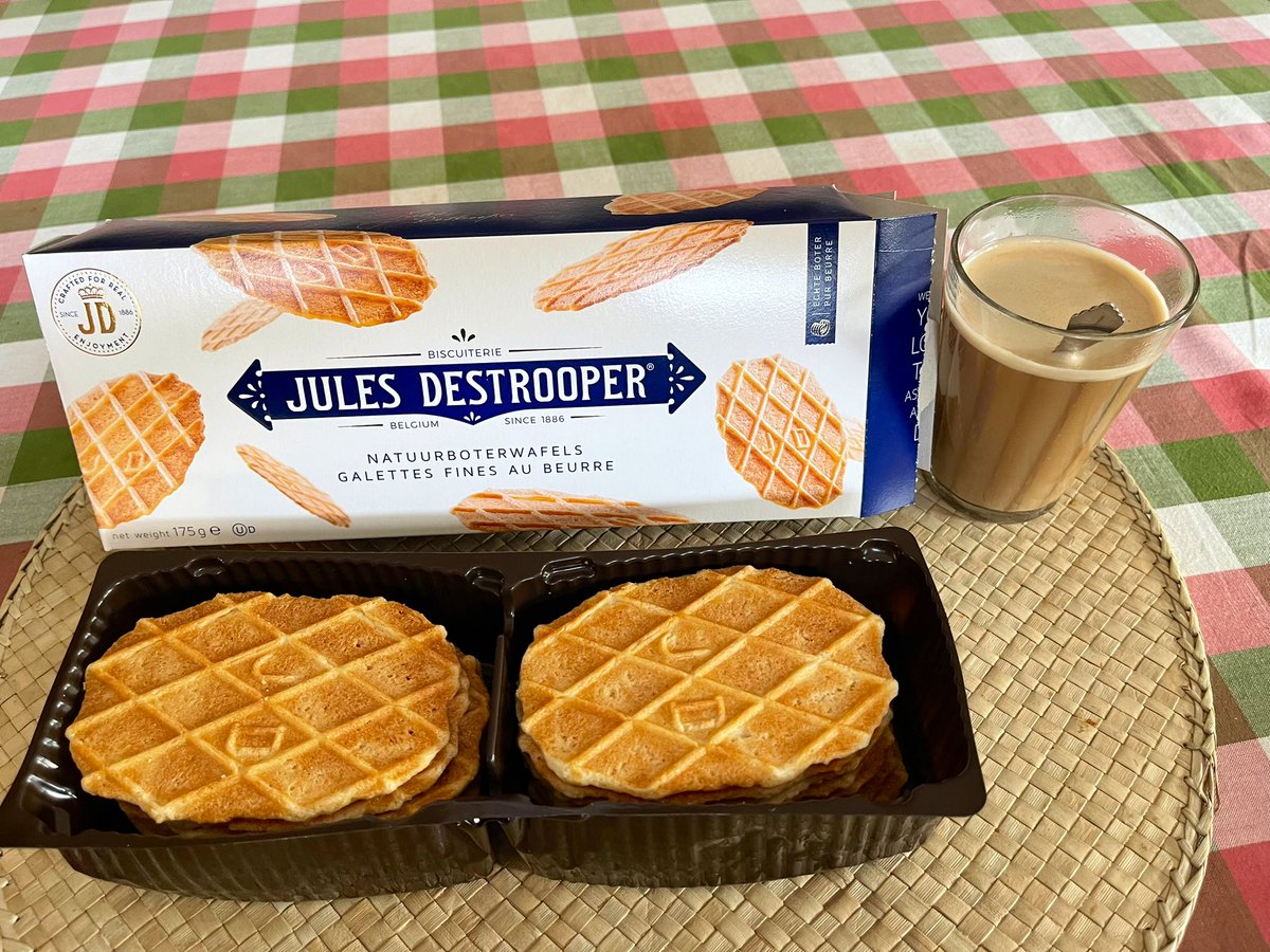 joukesp's tweet photo. #CoffeeTime #ButterCrisps #JulesDestrooper #OnlyTheBest
Eat your heart out, people!
We’re keeping the almond biscuits for l as ater… https://t.co/kFt4jJ9hSW