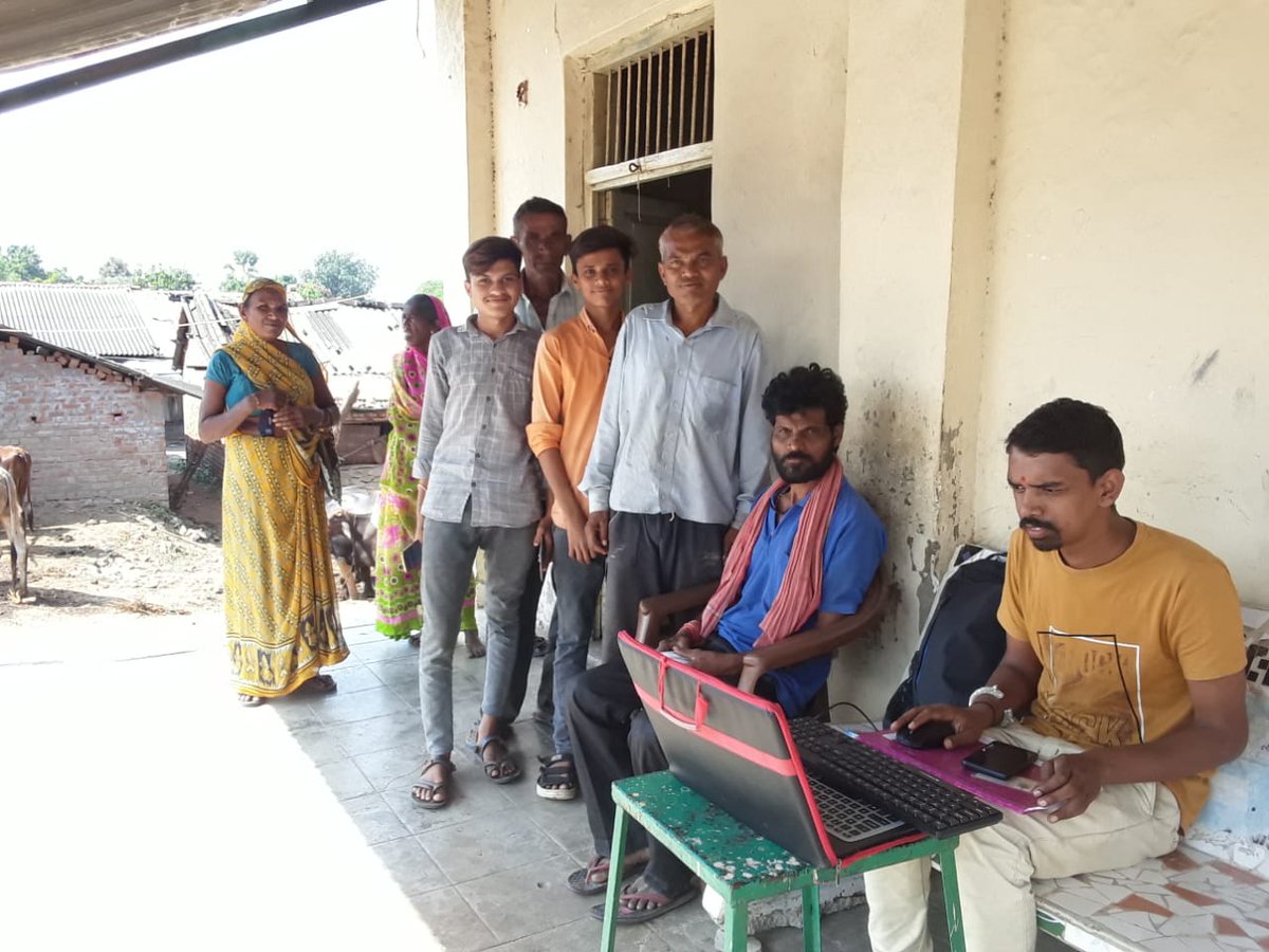 collectorcu's tweet photo. આજ રોજ જિલ્લામાં વિવિધ જગ્યાએ 
"ઈ-શ્રમ કાર્ડ" અંગેના કેમ્પોનું આયોજન કરવામા આવ્યું. આજ દિન સુધીમાં કુલ 11546 અસંગઠિત કામદારોનું "ઈ-શ્રમ પોર્ટલ" પર  રજિસ્ટ્રેશન કરવામાં આવ્યું.
@PMOIndia
@CMOGuj
@Bhupendrapbjp
@pkumarias
@commi_labourGuj 
@LabourMinistry https://t.co/6mAfP6AJit