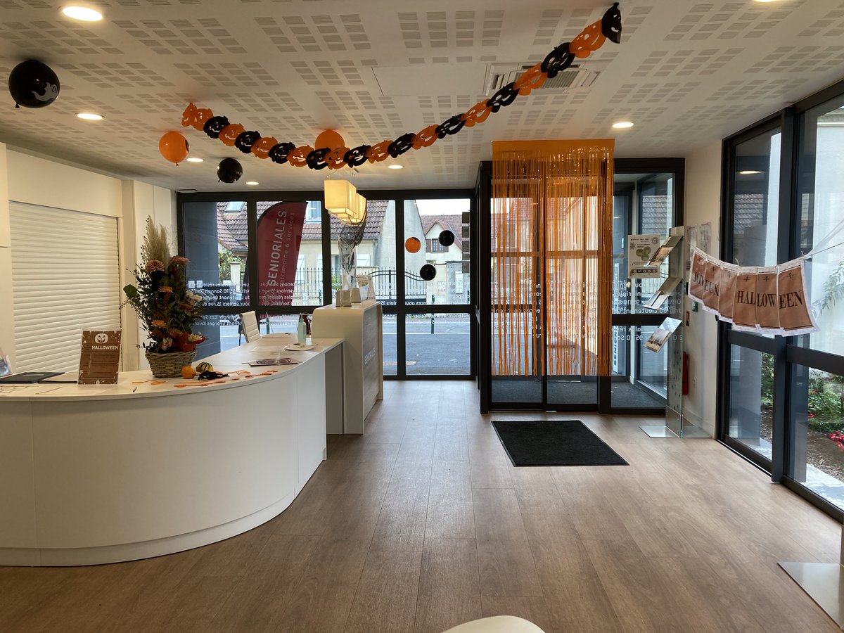 Étrange atmosphère <a href="/SenSannois1/">@SenSannois</a> : l’esprit d’Halloween s’empare de la résidence #senioriales de Sannois.