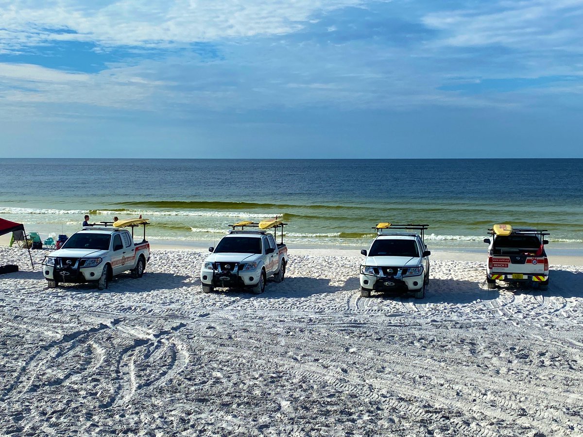 swfdinfo's tweet photo. #RedTide and jellyfish still having their way with South Walton beaches.

We’re flying Yellow and Purple flags for Tuesday, October 26th. Beach patrons should expect to feel allergy-like symptoms as a result of red tide.

Ask a lifeguard if you have questions! https://t.co/PQ1vVzamCT