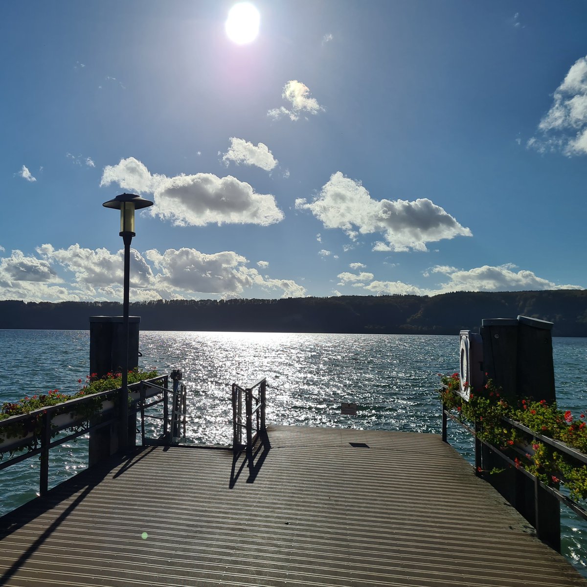Carta_eu's tweet photo. Frühe Öffentlichkeitsbeteiligung am #Bodensee: Beim 2. Infomarkt zum Projekt #Zukunftsquelle der #BodenseeWasserversorgung waren wir gemeinsam mit den Kolleginnen von @Kaltwasser_PR wieder vor Ort zur Unterstützung. 😊✌ https://t.co/C3zEj89jJh