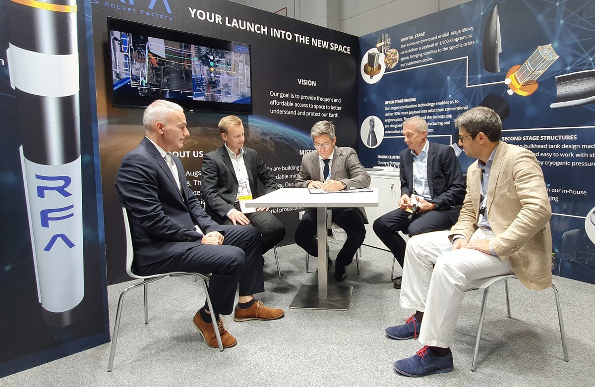Today at #iac2021, SENER Aeroespacial &amp; <a href="/rfa_space/">Rocket Factory Augsburg</a> have singed a launch service contract! 🚀

#eicPathfinder project, <a href="/ETPACK1/">E.T.PACK</a>, uses #innovative technology to deorbit satellites 🛰️ &amp; has the potential to revolutionise the future of space 💫

Read more 👉 bit.ly/3mdUxH3
