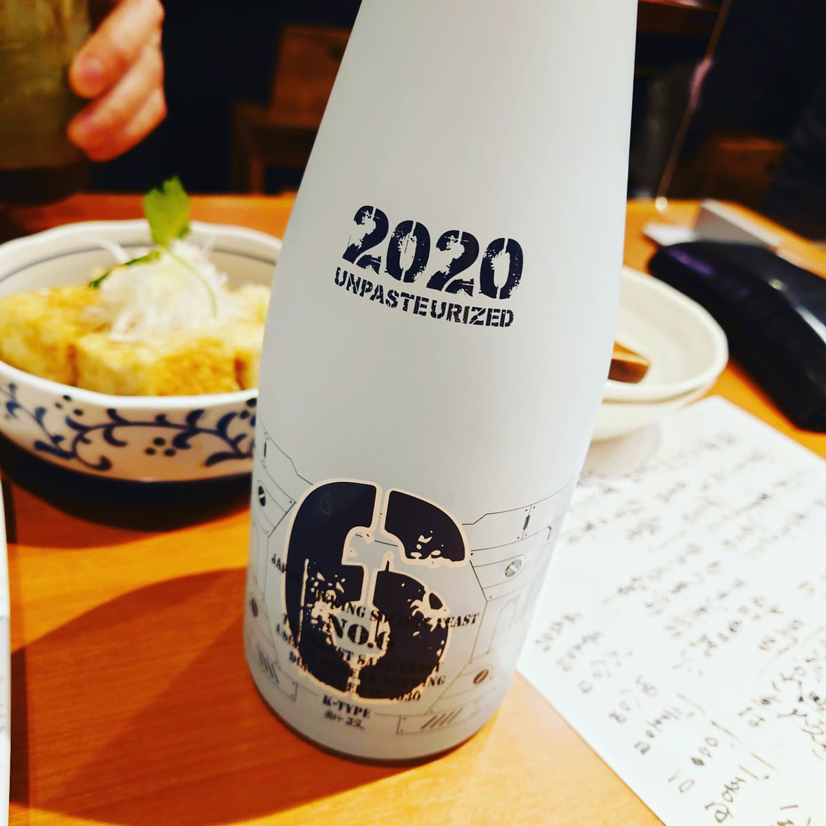 vaportrail_days's tweet photo. 夫お休み。予定が丸々潰れて明るいうちから外飲みへ!でもお目当てのビアバーが改装で臨時休業…今日はとことんこんな日なんだなとw
#キハチカフェ #コモンカフェ とはしごしてから馴染みのお蕎麦屋さんへ。最後は大満足!
#秋田 #日本酒 #新政 #No6 #ktype #japanesesake
https://t.co/5ii4Gl7Ox3 https://t.co/rFWmNWD3Ee