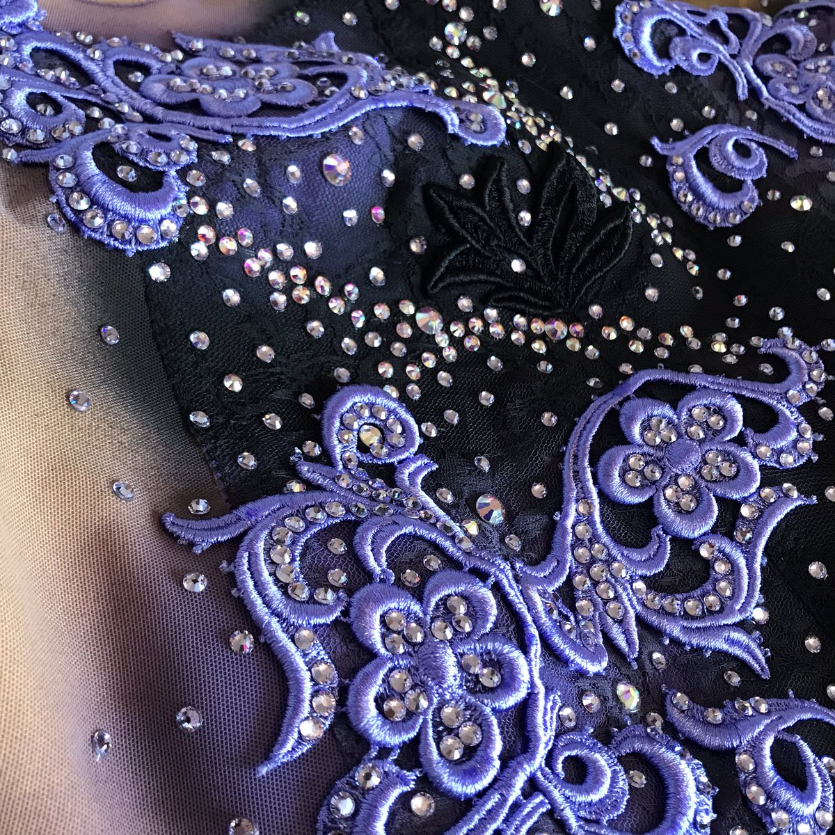It’s all about the texture and ombré! 😍💎🖤🌸 

#figureskating #iceskating #designer #dancesport #design #preciosa #icedance