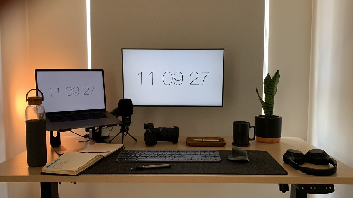 I’m so happy today because my new desk setup is readying. Do you like it?