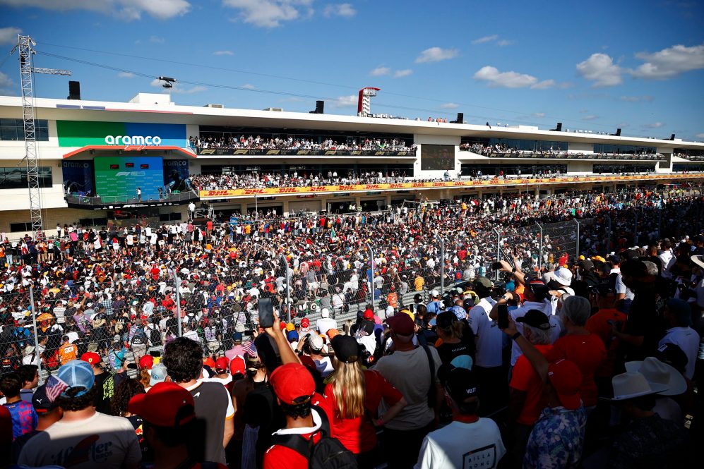 A_S12's tweet photo. U.S. motorsports viewership last weekend:
1) NASCAR Cup (NBCSN): 2.105 million
2) NASCAR Xfinity (NBC): 1.306 million
3) F1 (ABC): 1.225 million
4) MotoGP (NBC): 510,000

➖ F1 saw its best rating yet for the #USGP and out-rated Cup in the 18-49 demo (NASCAR: 354K, F1: 374K). https://t.co/2oMW4SsKCr