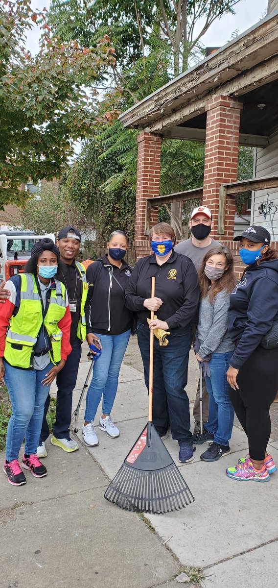 bmoredhcd's tweet photo. We had a great time this past weekend joining @MayorBMScott, City officials, and other agencies for the Mayor's Fall Cleanup! #KeepBaltimoreClean #MyBmore https://t.co/kLU2wQVJqx