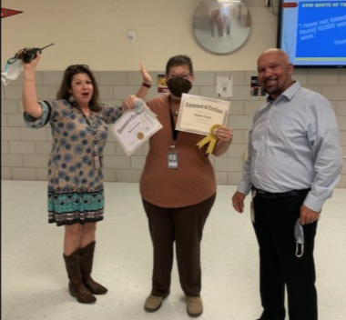 FortWorthISD's tweet photo. Every student and staff member appreciates 💐 our dedicated school leaders! #ThankAPrincipalMonth https://t.co/ZzxxohY64x