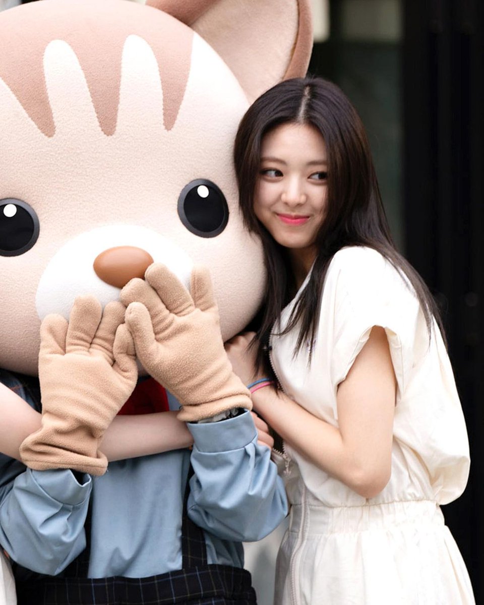 JYPITZYPH's tweet photo. (2)
[IG] 20211026 @ITZYofficial Instagram Update

[CSI 2] Codename : Secret ITZY 2 Behind Photo

#ITZY #있지 
#MIDZY #믿지
#CSI_2 #Codename_Secret_ITZY_2
#ITZYPhilippines https://t.co/yFVfckCUBV