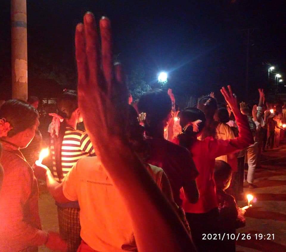 The Basic Education Strike Committee and the pro-democracy residents from #Myaing marched to protest and showed their oppositions to military terrorists's rule. 
#ASEAN_StandWithJustice 
#Oct26Coup 
#WhatsHappeningInMyanmar