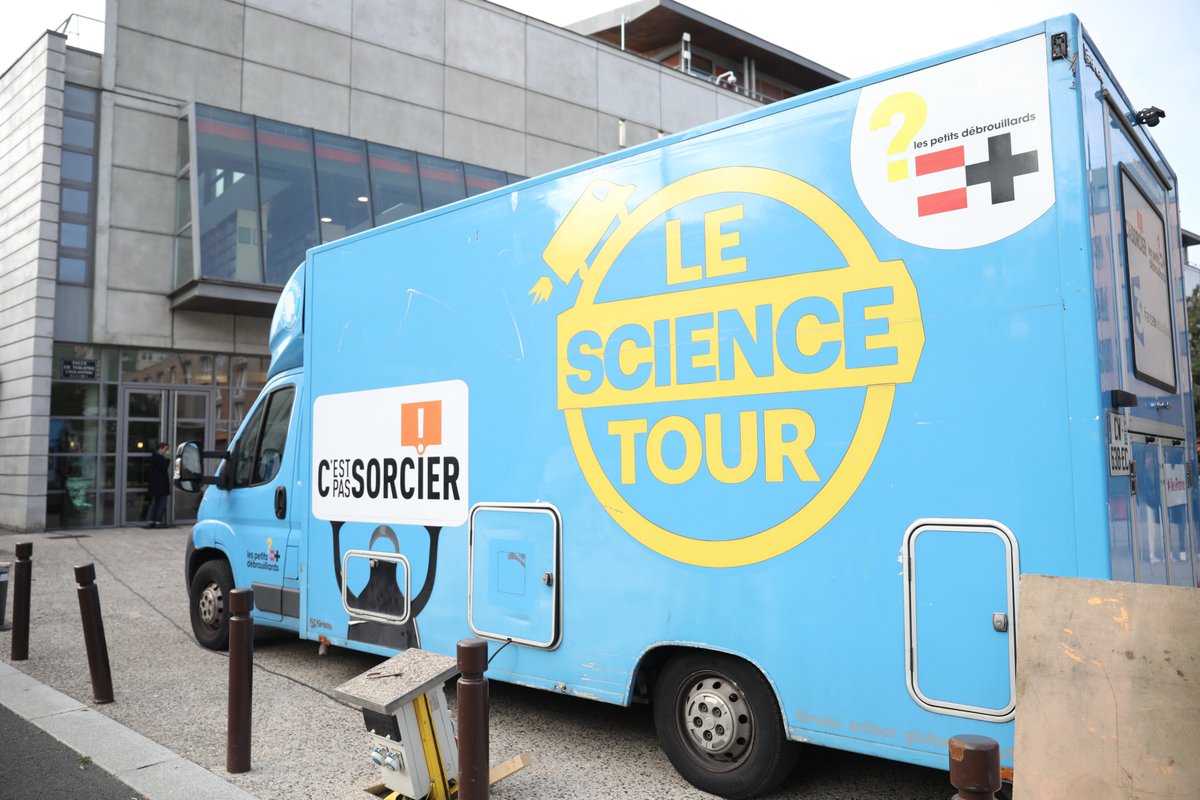 VilleVillejuif's tweet photo. 🐛 Il est là ! Le camion des petits débrouillards a pris place en centre-ville 🤓
➡ Retrouvez les dates, horaires et lieux de présence de ce véritable laboratoire scientifique mobile  >>> https://t.co/aXPFleNBV2 https://t.co/CODLRs2Cz9