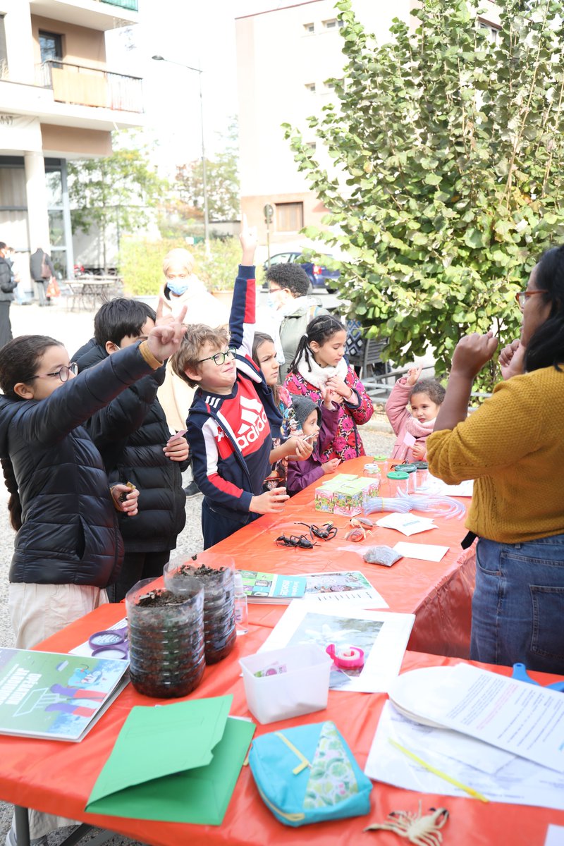 VilleVillejuif's tweet photo. 🐛 Il est là ! Le camion des petits débrouillards a pris place en centre-ville 🤓
➡ Retrouvez les dates, horaires et lieux de présence de ce véritable laboratoire scientifique mobile  >>> https://t.co/aXPFleNBV2 https://t.co/CODLRs2Cz9