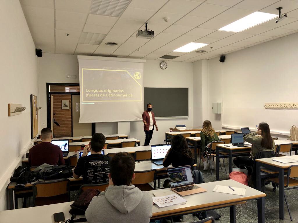 MAStransmedia's tweet photo. Tarde intensa y con algunos nervios 😉 en la presentación de las primeras ideas de #TFM con @SantandreuCris Empezamos fuerte este curso 💪🏻💪🏻 #transmedia #campusdegandia https://t.co/0BCqtZa9JE