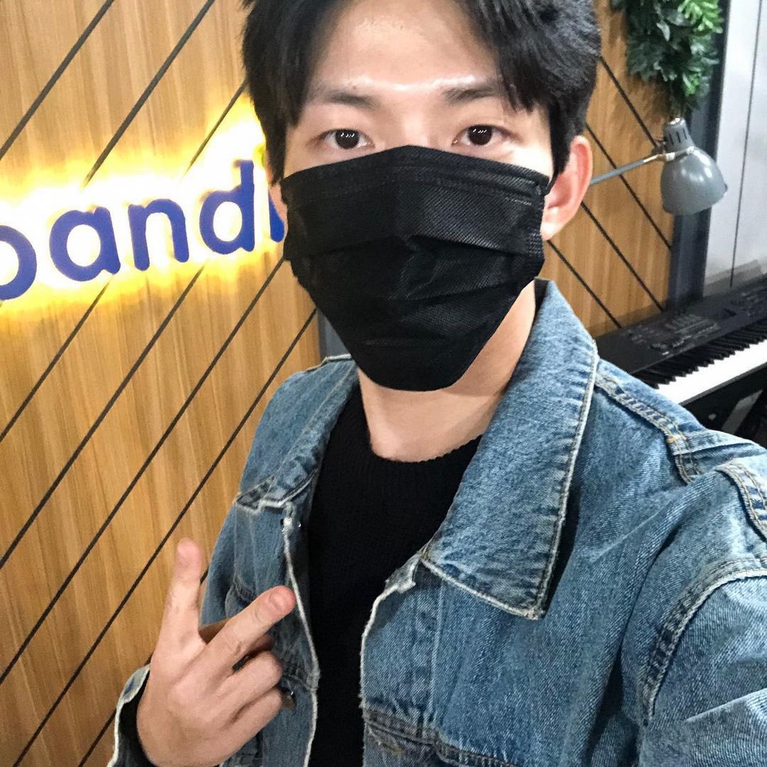 ydwzip's tweet photo. dowoon today!! https://t.co/00rEWI9D7e
