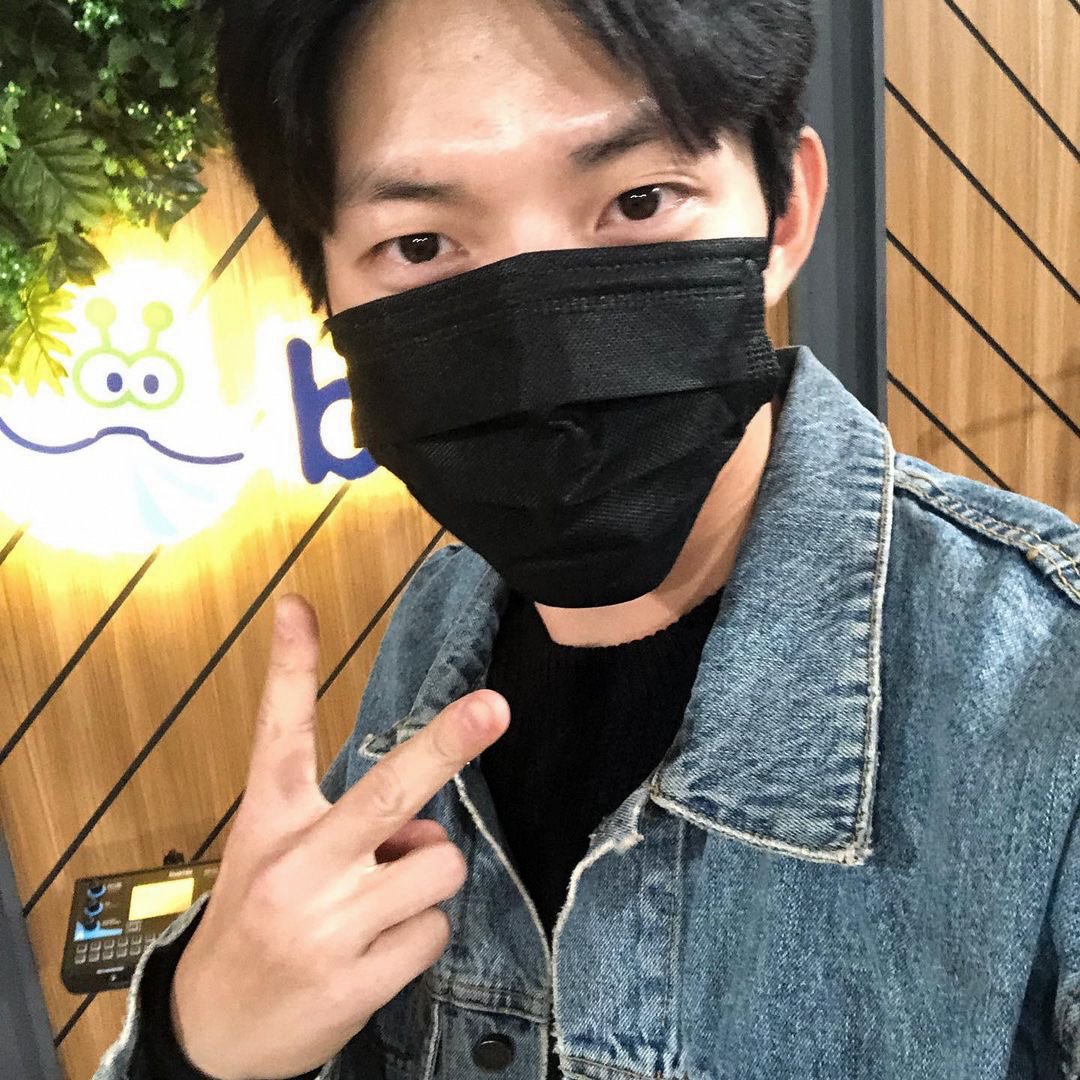 ydwzip's tweet photo. dowoon today!! https://t.co/00rEWI9D7e
