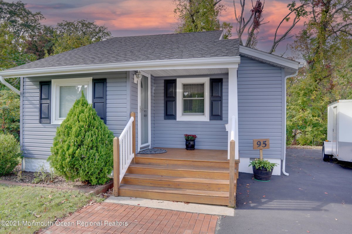New Listing! $319,900.00, 3BR, 1BA, 95 Wayside Drive, KEYPORT, NJ 07735, Full Details 151256063.homesconnect.com/Listing/305632…