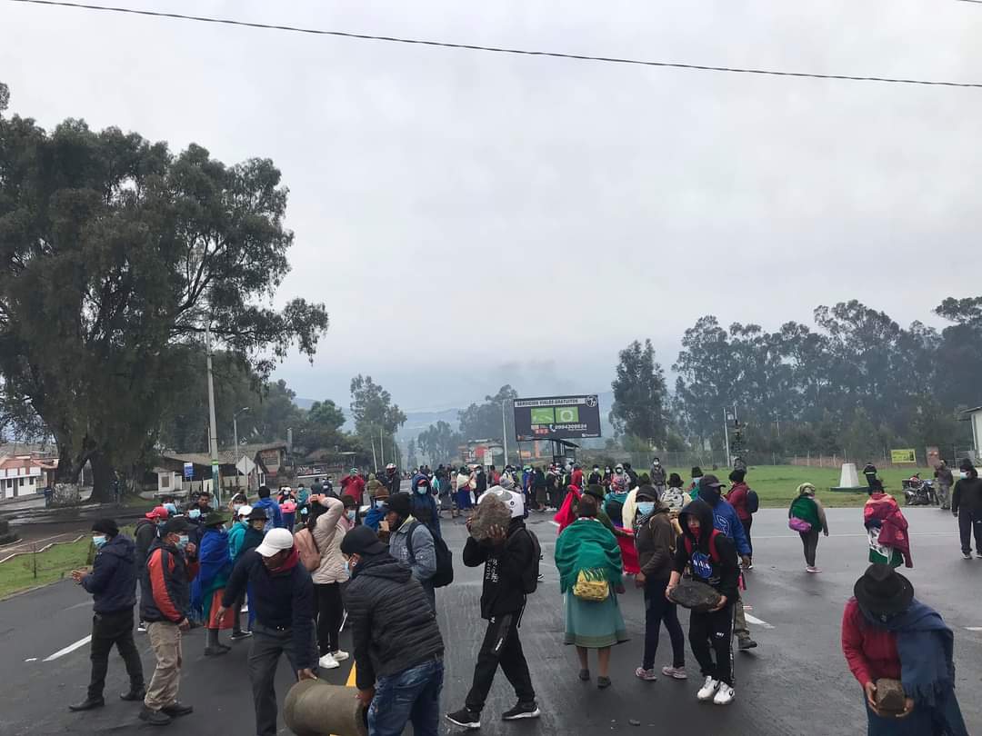 CONAIE_Ecuador's tweet image. #26DeOctubre jornada progresiva nacional de resistencia y movilización
En Pichincha la Confederación Cayambi activa acciones en diferentes puntos de Cantón Cayambe, Norte de Quito y Pedro Moncayo

#EnUnidad
