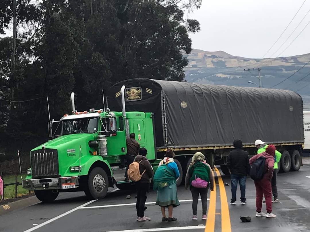 CONAIE_Ecuador's tweet image. #26DeOctubre jornada progresiva nacional de resistencia y movilización
En Pichincha la Confederación Cayambi activa acciones en diferentes puntos de Cantón Cayambe, Norte de Quito y Pedro Moncayo

#EnUnidad