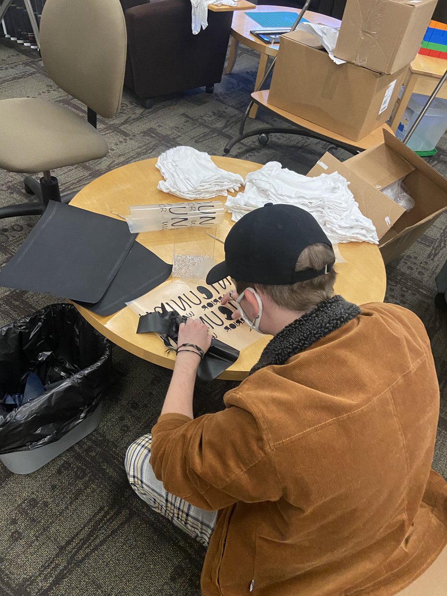 lvcdmt's tweet image. Come help DigiVal at 4:00 pm today with creating onesies for babies in the UPMC Pinnacle Harrisburg NICU! Get experience using the vinyl cutter and heat press, complete service hours, and do something for a great cause. No prior experience required! #godigicom #golvc @LVC #goixd