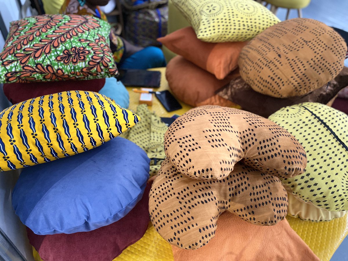 YouthconnektGN's tweet photo. #LabelGuinée 
Un petit tour chez #KahiryRox pour 
✅Galerie de poufs Ottoman 
✅Design d’intérieur 
✅Papiers paints 
✅ Emballage de cadeaux 
✅Accessoires 
✅Prestation de service 
☎️ 622 40 39 55
#ConsommonsGuinéens ❤️🇬🇳 https://t.co/mxGuX1xEwy
