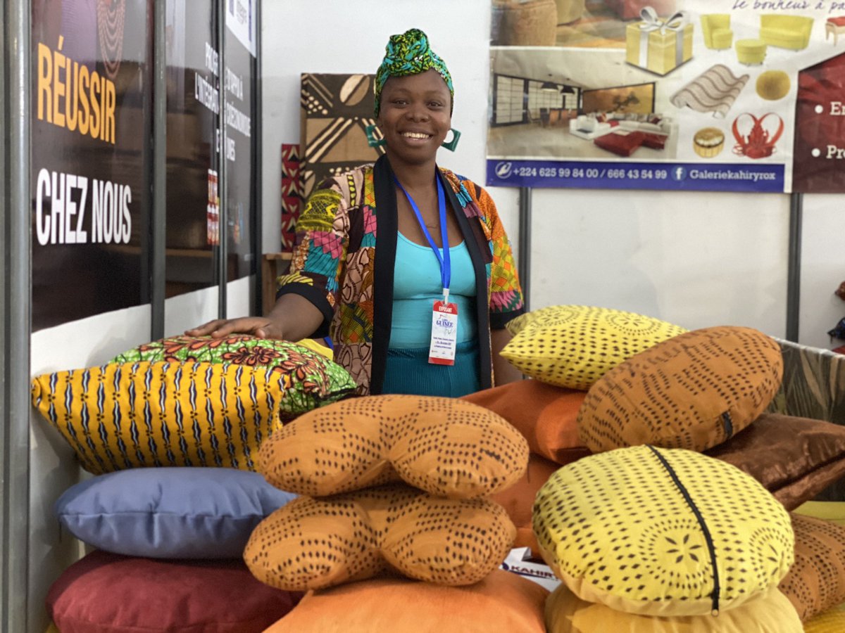 YouthconnektGN's tweet photo. #LabelGuinée 
Un petit tour chez #KahiryRox pour 
✅Galerie de poufs Ottoman 
✅Design d’intérieur 
✅Papiers paints 
✅ Emballage de cadeaux 
✅Accessoires 
✅Prestation de service 
☎️ 622 40 39 55
#ConsommonsGuinéens ❤️🇬🇳 https://t.co/mxGuX1xEwy
