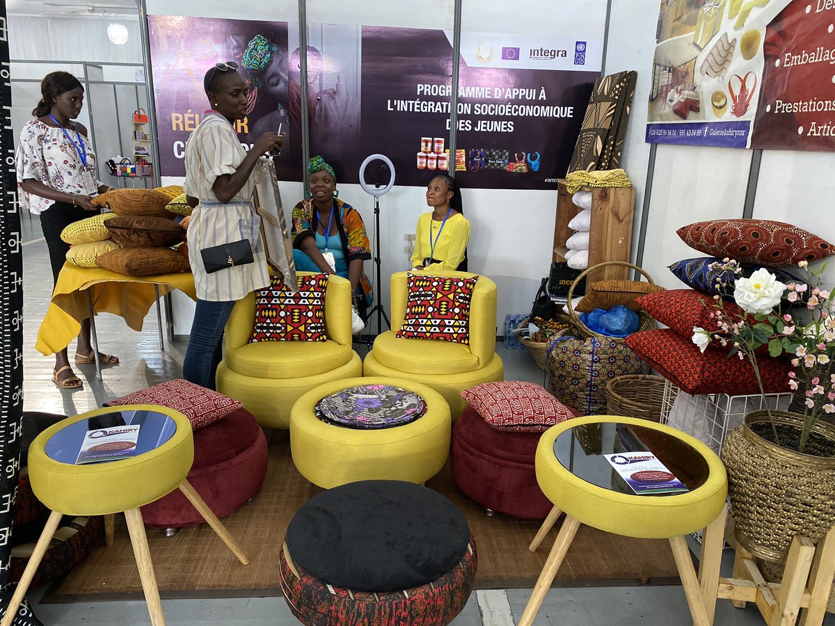 YouthconnektGN's tweet photo. #LabelGuinée 
Un petit tour chez #KahiryRox pour 
✅Galerie de poufs Ottoman 
✅Design d’intérieur 
✅Papiers paints 
✅ Emballage de cadeaux 
✅Accessoires 
✅Prestation de service 
☎️ 622 40 39 55
#ConsommonsGuinéens ❤️🇬🇳 https://t.co/mxGuX1xEwy