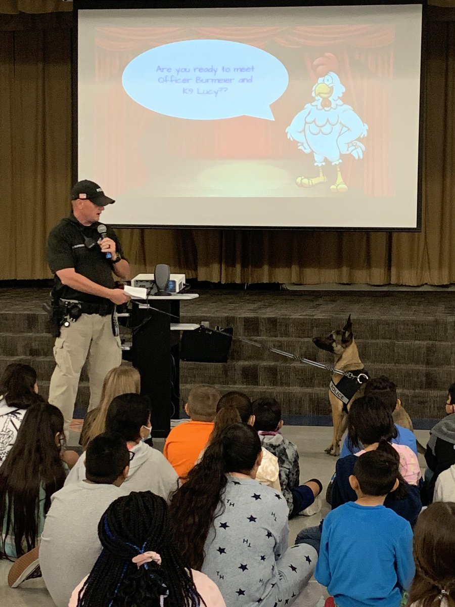 RobinRPelton's tweet photo. Who wants to be a C.H.I.C.K.E.N.? Griffith Elementary students are pledging to stay cool, honest, intelligent, clear-headed, keen, energetic, and not interested in drugs! #BISDpride https://t.co/Yq4Oe08ojx